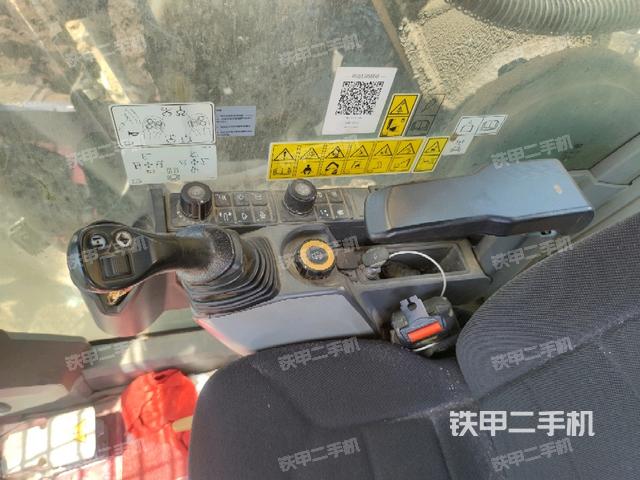 座椅右側控制臺/鑰匙門/油門/含右手柄（駕駛室部分）