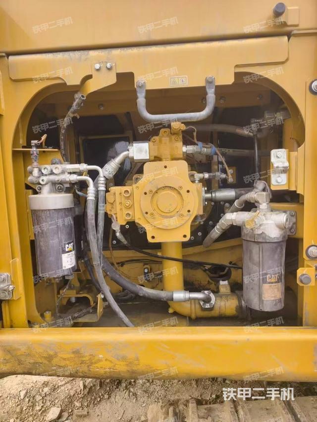 液壓泵艙室正面整體（整機(jī)外觀(guān)）