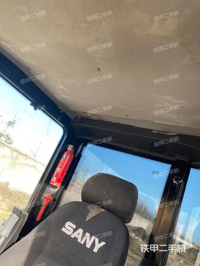 驾驶室顶部（整机外观）