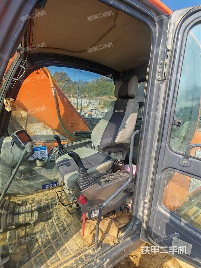 驾驶室整体（整机外观）