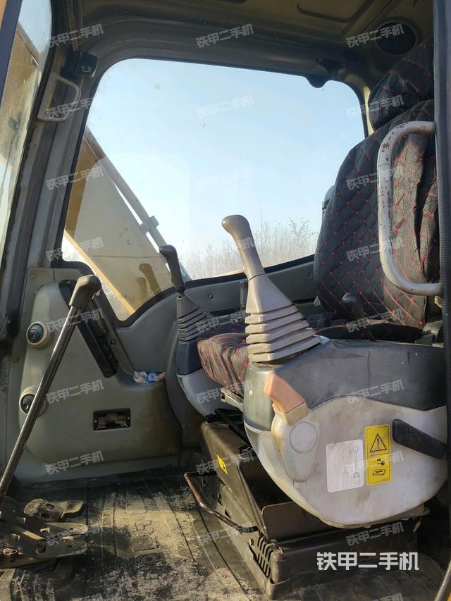 駕駛室頂部（整機(jī)外觀）