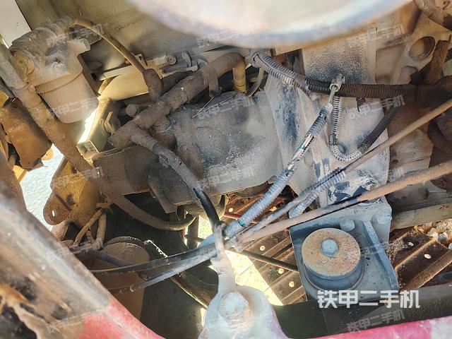 駕駛室頂部（整機外觀）