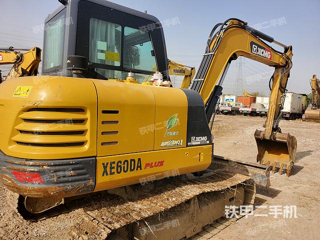 驾驶室顶部（整机外观）