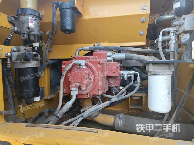 液壓泵艙室正面整體（整機(jī)外觀）