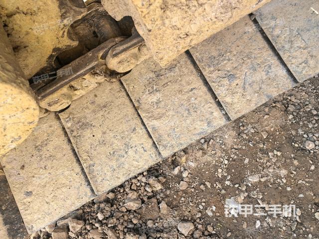 右驅(qū)動輪（行走機(jī)構(gòu)）