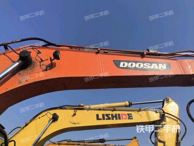 大臂油缸整體?豎拍（工作和回轉(zhuǎn)裝置）