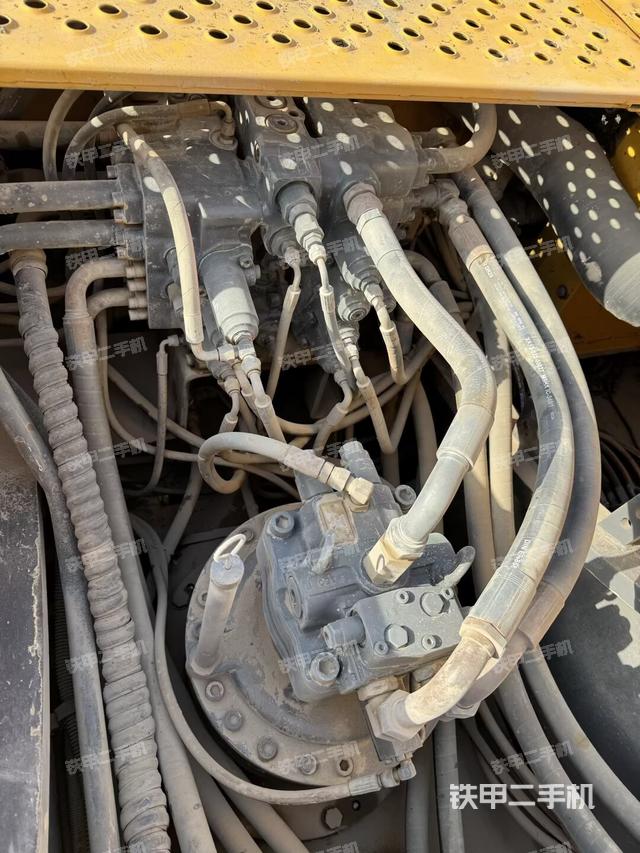 回轉(zhuǎn)馬達和主控閥（整機外觀）