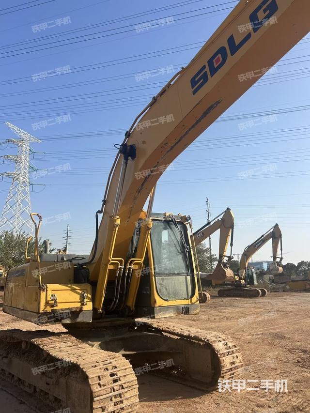 大臂整體?右側(cè)（工作和回轉(zhuǎn)裝置）