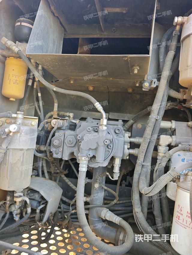 液壓泵艙室正面整體（整機(jī)外觀）