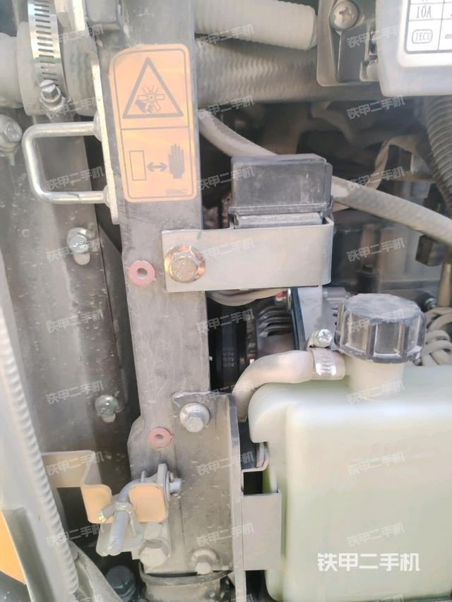 回转马达和主控阀（整机外观）