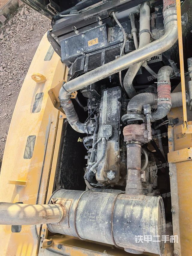 液壓泵艙室正面整體（整機(jī)外觀）