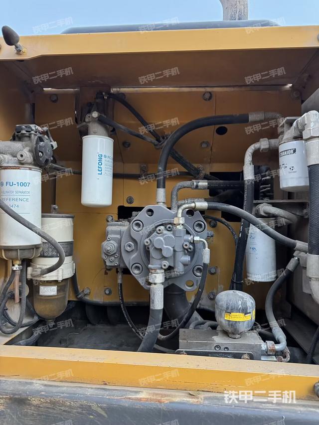 液壓泵艙室正面整體（整機(jī)外觀）