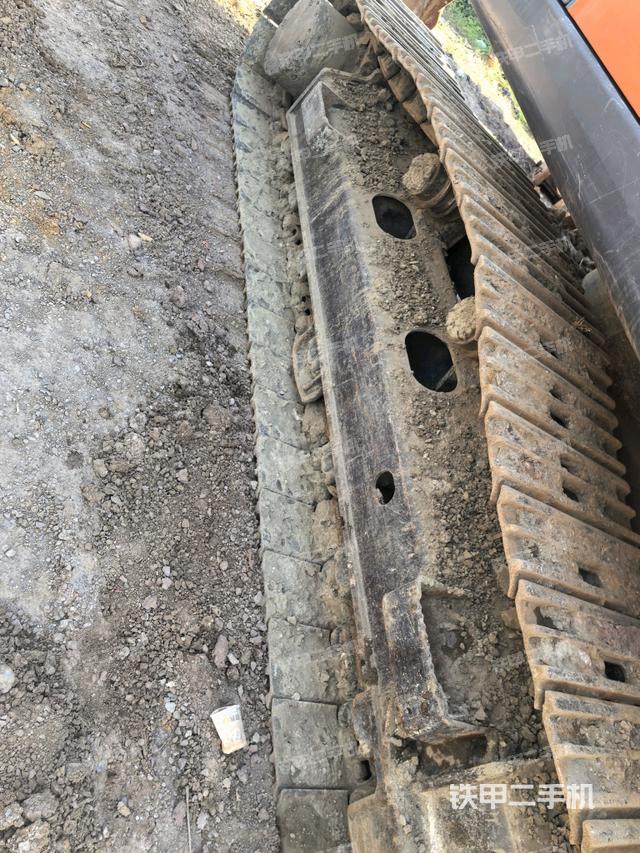 右驅(qū)動輪（行走機(jī)構(gòu)）