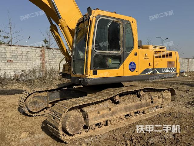 駕駛室整體（整機外觀）