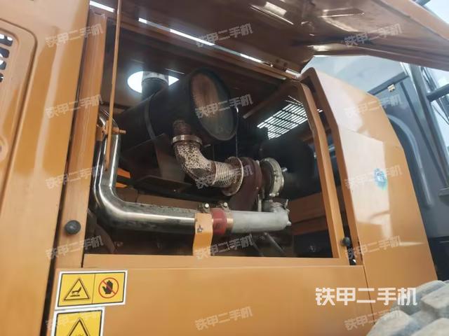 发动机右侧（整机外观及大件）