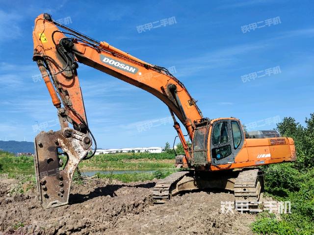 斗山DX420LC挖掘機(jī)