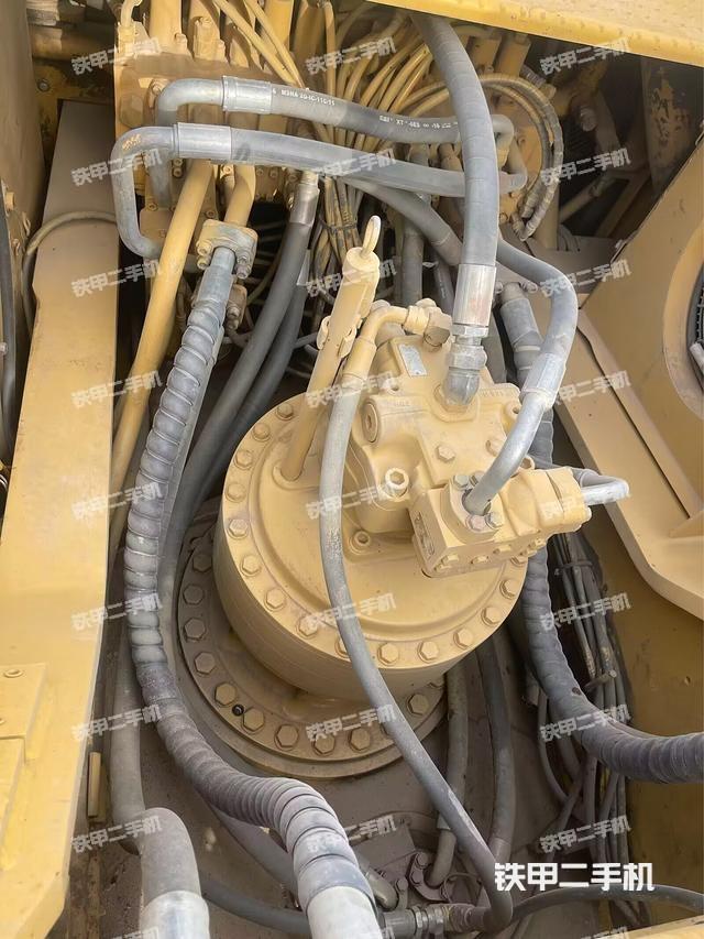 回轉(zhuǎn)馬達(dá)和主控閥（整機(jī)外觀）