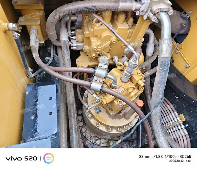 回轉(zhuǎn)馬達(dá)和主控閥（整機(jī)外觀）