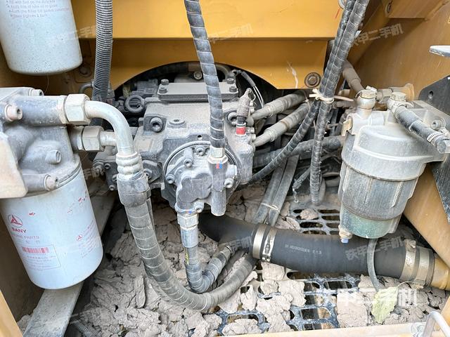 液壓泵艙室正面整體（整機(jī)外觀）