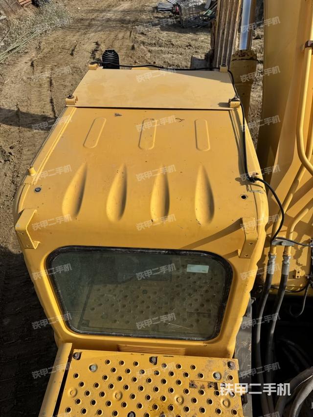 駕駛室頂部（整機外觀）