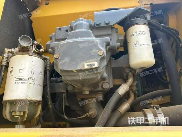 液壓泵艙室正面整體（整機(jī)外觀）