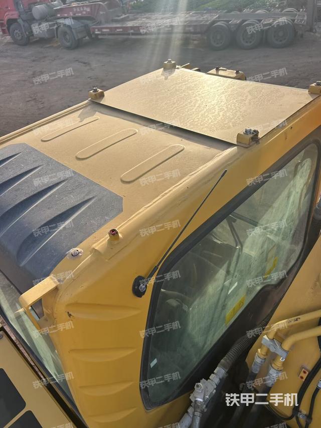 駕駛室頂部俯視（上車部件）