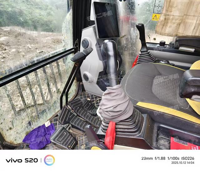 駕駛室整體（整機(jī)外觀）