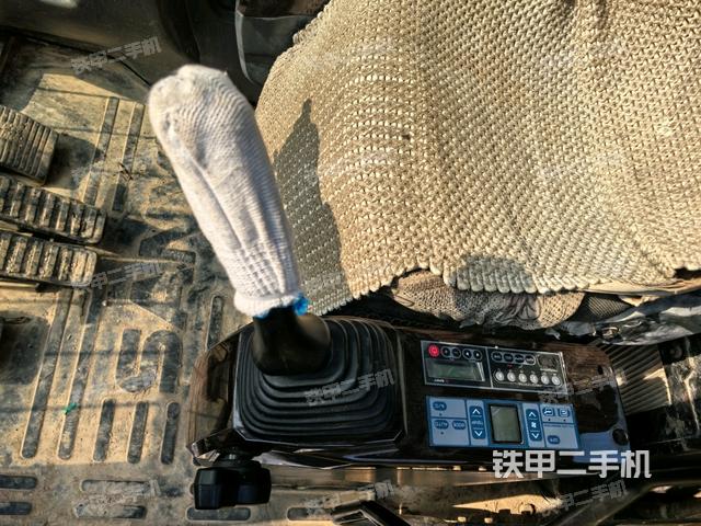 座椅左侧控制台/音响/含左手柄（驾驶室部分）