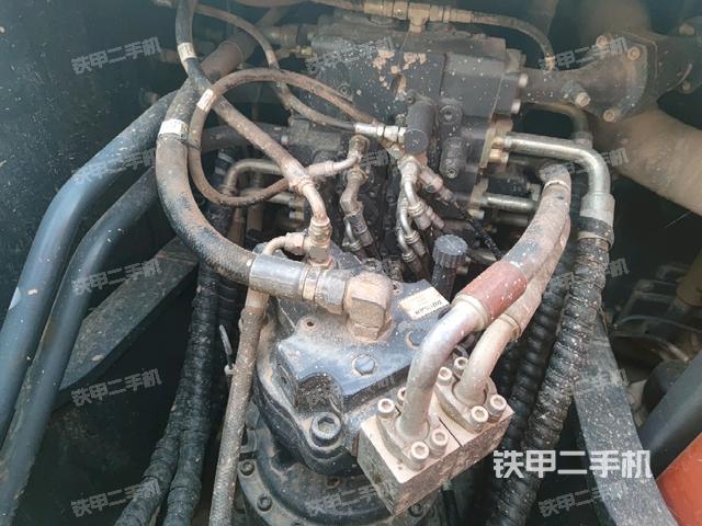 回转马达和主控阀（整机外观）