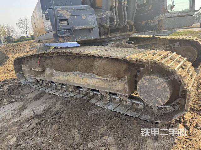 单侧履带整体（整机外观）