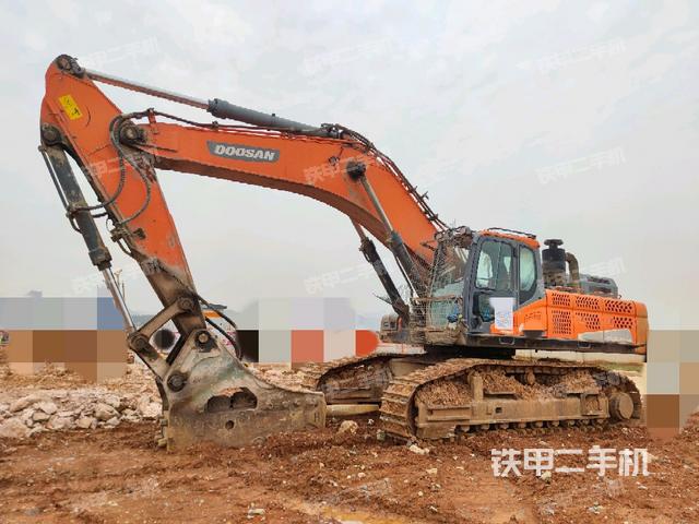 斗山DX520LC-9C挖掘機(jī)