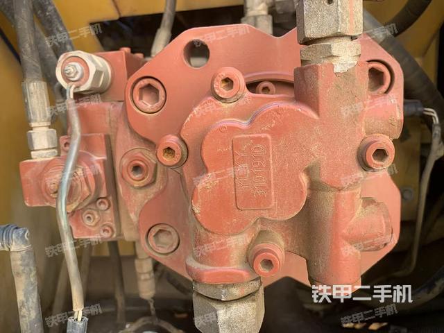 液壓泵艙室正面整體（整機(jī)外觀）