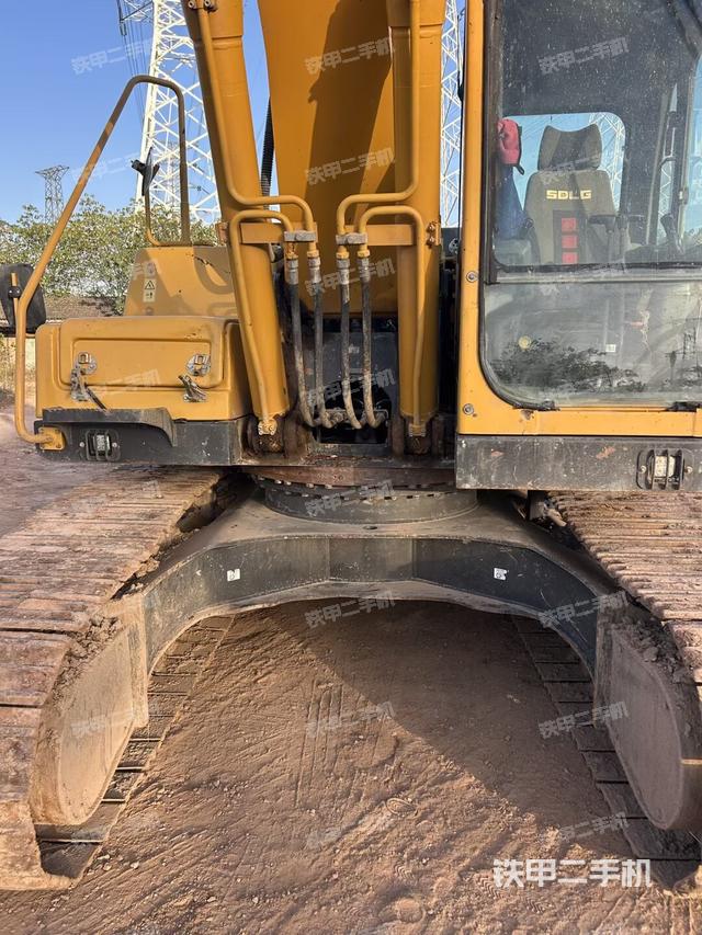 大臂油缸整體?豎拍（工作和回轉(zhuǎn)裝置）