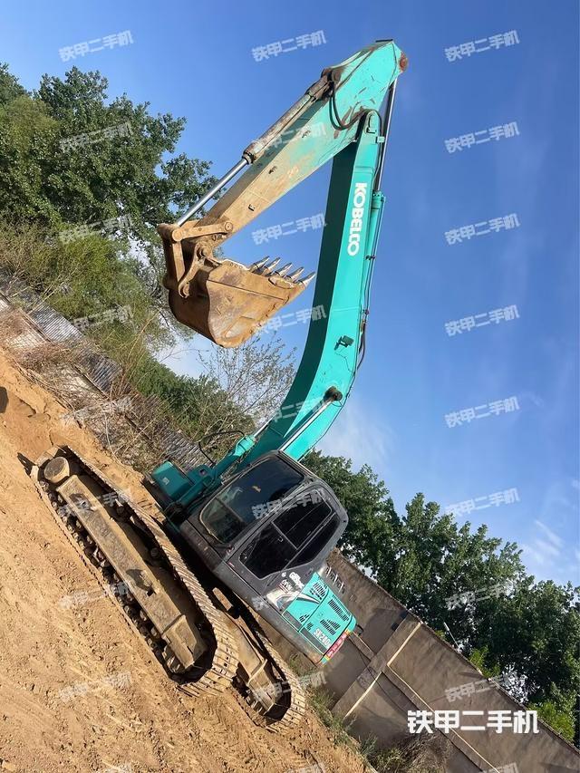 駕駛室頂部（整機(jī)外觀）