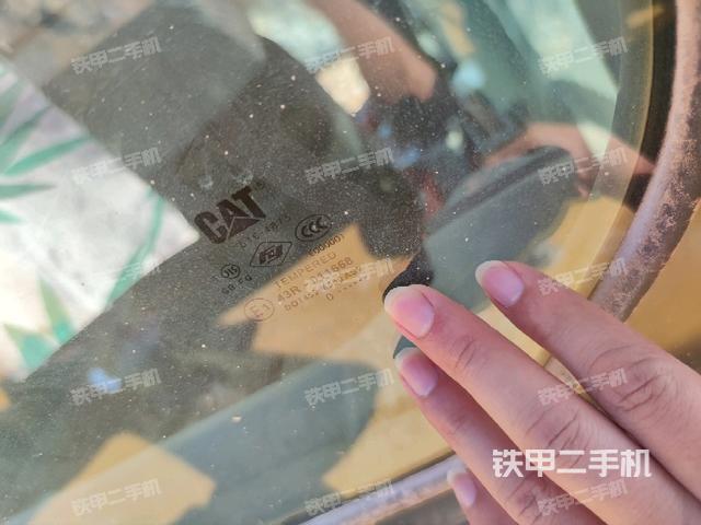 左后方玻璃角標(biāo)（駕駛室部分）