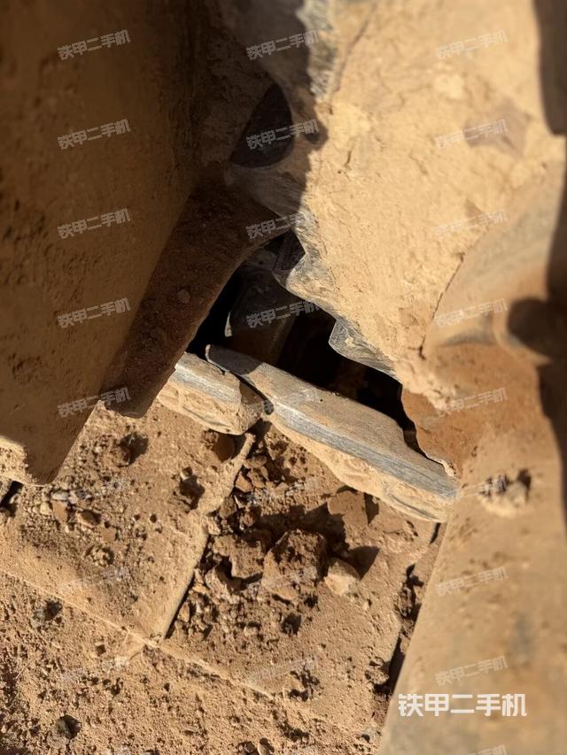 右驅(qū)動(dòng)輪（行走機(jī)構(gòu)）