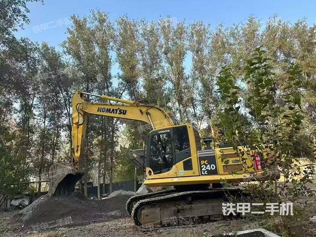 小松PC240LC-8M0挖掘機(jī)