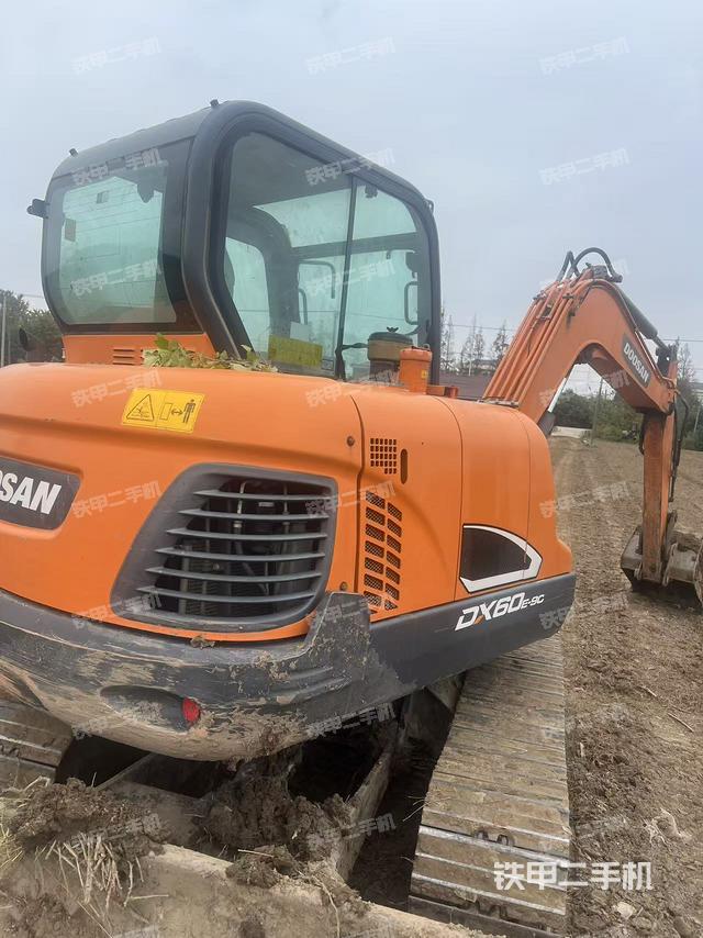 駕駛室整體（整機(jī)外觀）