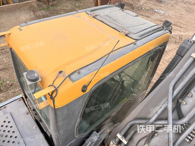 驾驶室顶部（整机外观）