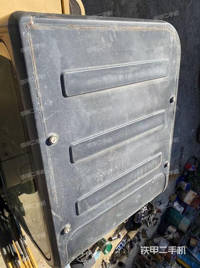 駕駛室頂部（整機外觀）