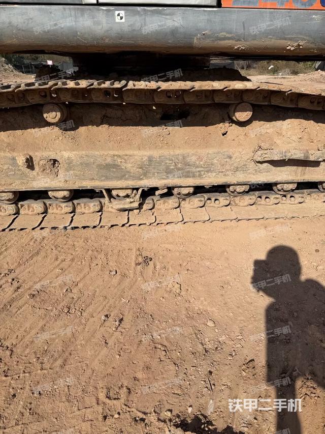 左側(cè)履帶整體?（行走機(jī)構(gòu)）