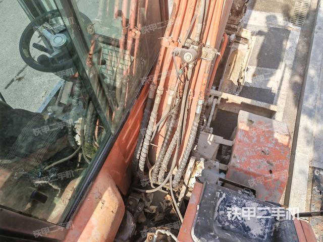 大臂背部俯视（工作和回转装置）