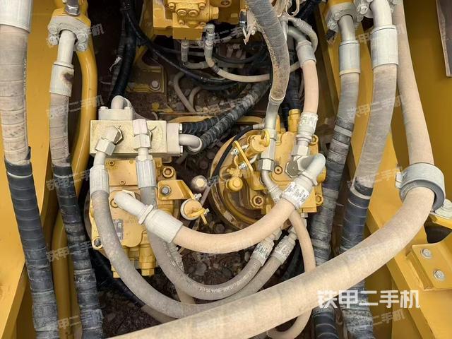 驾驶室顶部（整机外观）