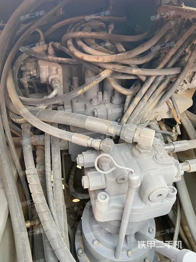 回轉(zhuǎn)馬達(dá)和主控閥（整機(jī)外觀）