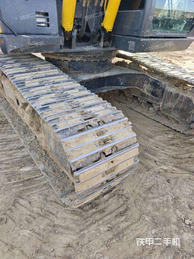 單側(cè)履帶整體（整機(jī)外觀）