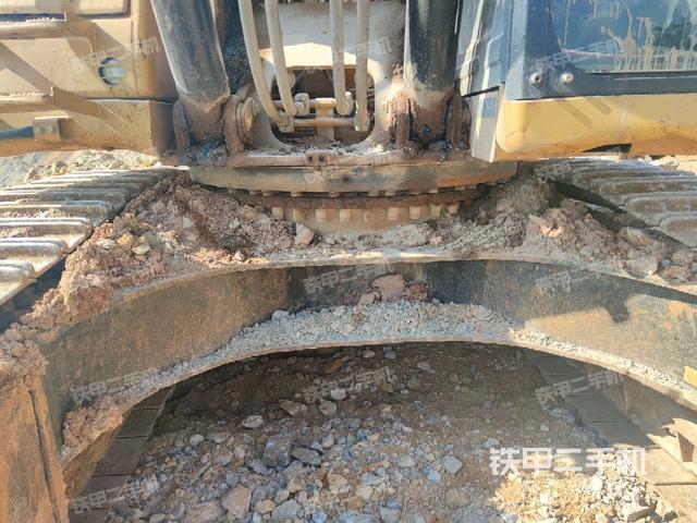 轉(zhuǎn)盤和下車架正前（工作和回轉(zhuǎn)裝置）