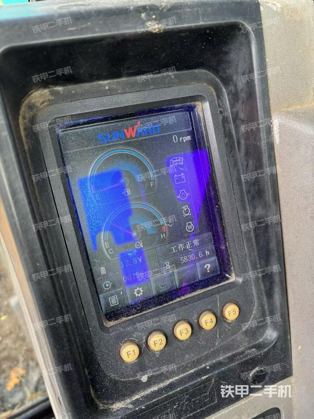 驾驶室整体（整机外观）