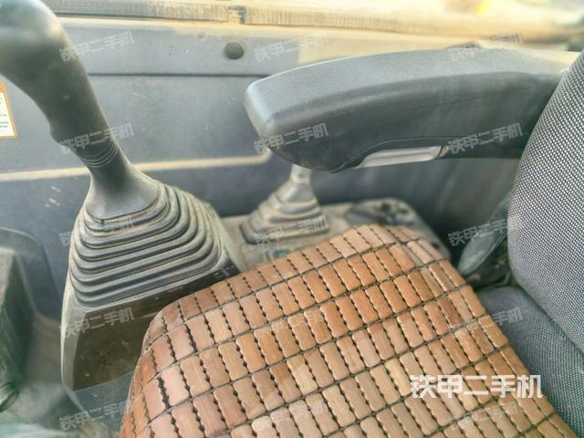 座椅右侧控制台/钥匙门/油门/含右手柄（驾驶室部分）