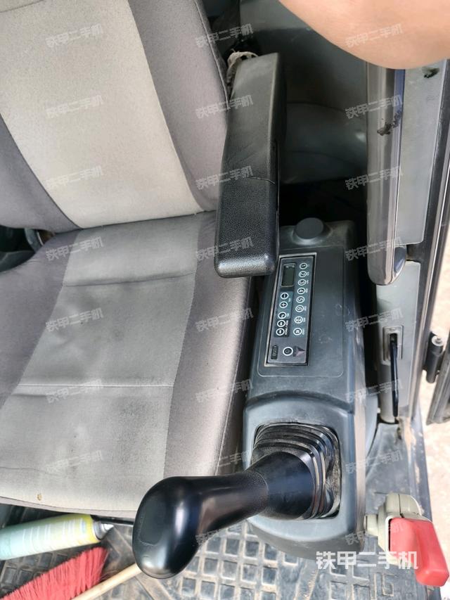 座椅左侧控制台/音响/含左手柄（驾驶室部分）