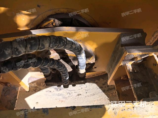 后轮左侧全景（压路机前后车架）